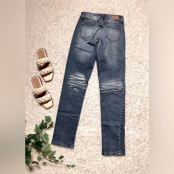 L & B mid rise Blue Jeans - Picture 3 of 12